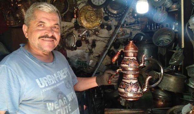 Kahramanmaraş'ta bakır ustası 45 yıldır bu işi yapıyor