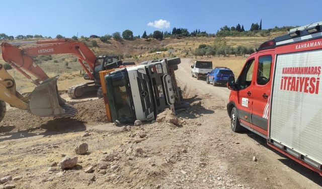 Kahramanmaraş’ta şantiyede kamyon devrildi: 1 yaralı