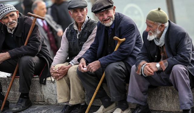 CHP lideri Özel ‘Emekli Halk Kart’ uygulamasını başlattıklarını açıkladı