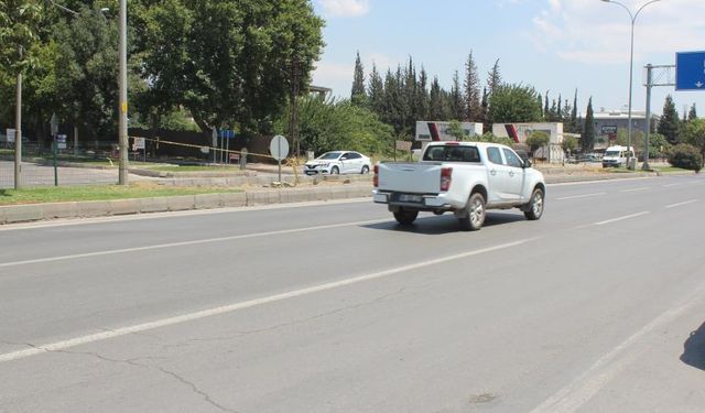 Kahramanmaraş'ta kontrolsüz şekilde yola fırlayan yaşlı adama tır çarptı