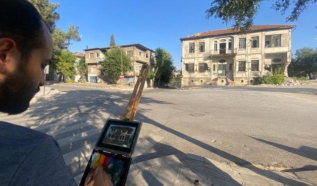 Kahramanmaraş'ta depremde zarar görmüş kültürel varlıkları tuvale yansıtıyor