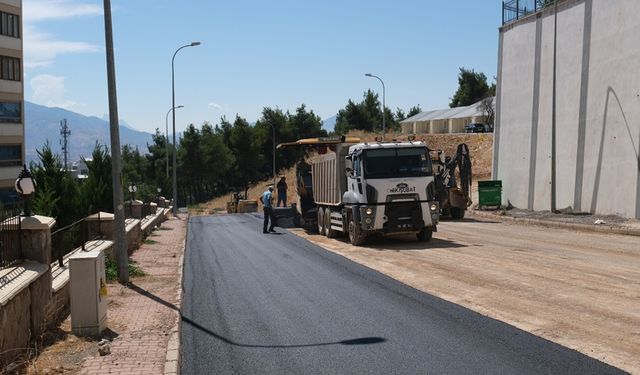 Onikişubat’ta asfalt seferberliği tüm hızıyla sürüyor