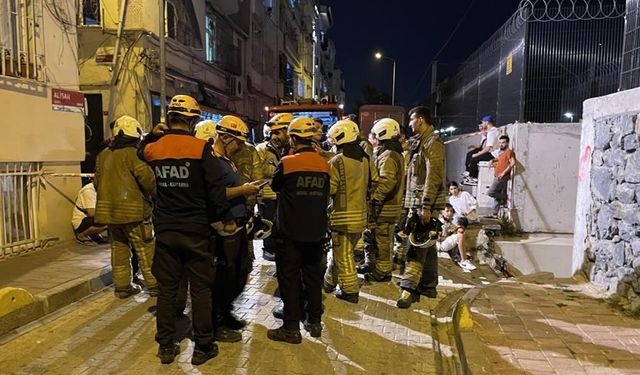 Binanın çökmesiyle bir genç kız komşusunun evine düştü