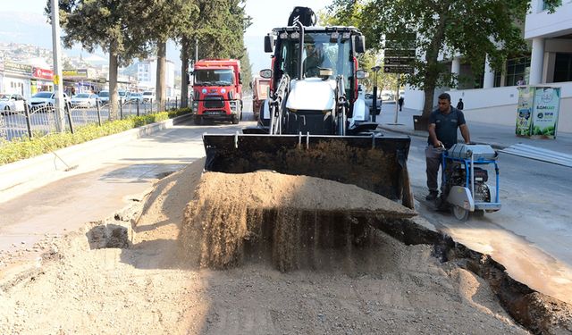 Azerbaycan Bulvarı’nda kanalizasyon hattındaki arızaya hızlı müdahale