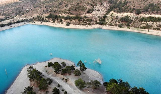 Kahramanmaraş'ta Değirmendere Göleti turkuaz rengiyle hayran bırakıyor