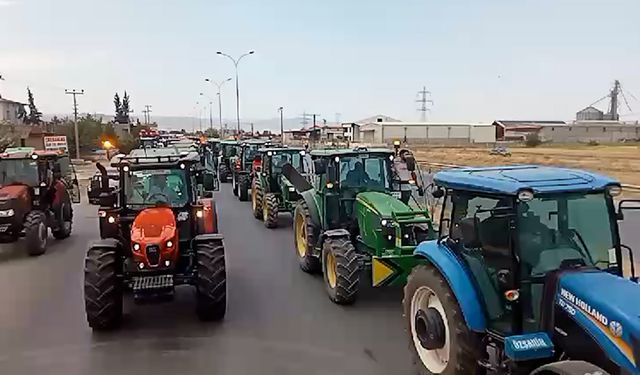 Kahramanmaraş'ta çiftçiler traktör konvoyu eşliğinde yolu kapattı