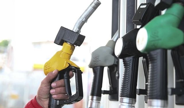 Benzine beklenen indirim sonunda bugün pompaya yansıdı