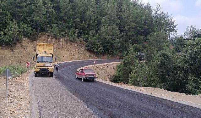 Büyükşehir, Andırın’da 6 mahalleye ulaşım sağlayan grup yolunu yeniliyor