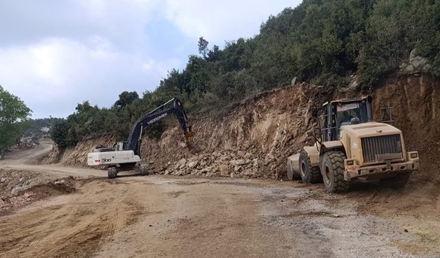 Kahramanmaraş Büyükşehir Belediyesi'nden Andırın'a yol bakım ve onarım hamlesi