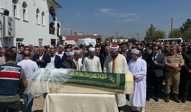 19 gün sonra cesedi bulunan Narin’in tabutuna bırakılan duvak yürekleri dağladı