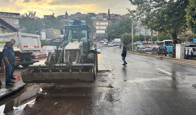 Büyükşehir, yağış sonrası temizlik çalışmalarını sürdürüyo