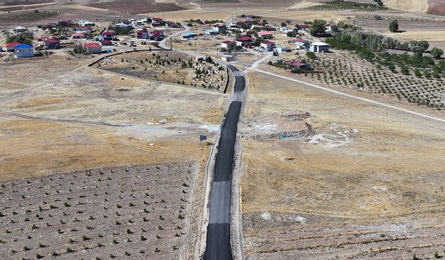 Büyükşehir, Elbistan’da 28 kilometrelik grup yolunun ulaşımını iyileştiriyor