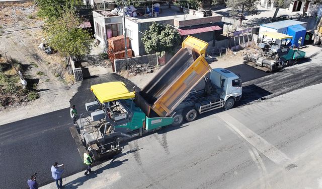 Büyükşehir Türkoğlu’nun Ana Caddesinde Asfalta Başladı