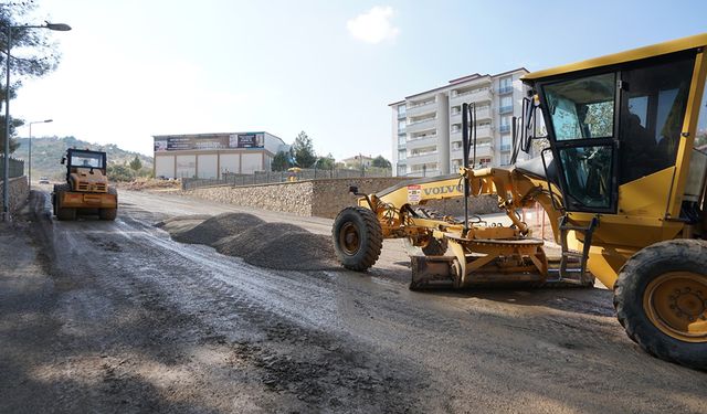 Büyükşehir, Türkoğlu’nda caddeleri yeniliyor