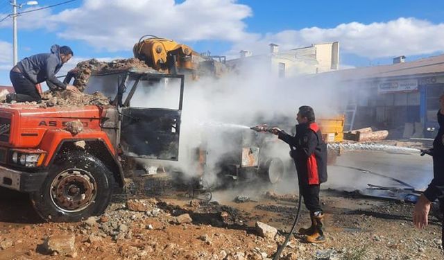 Kahramanmaraş'ta kamyon alevler içinde kaldı