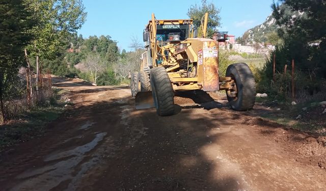 Büyükşehir, Andırın’da 11 Mahallenin Yolunu Yeniliyor