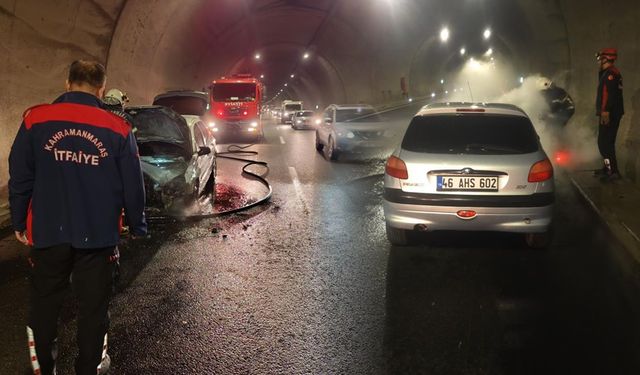 Kahramanmaraş’ta seyir halindeki araç alevler içinde kaldı