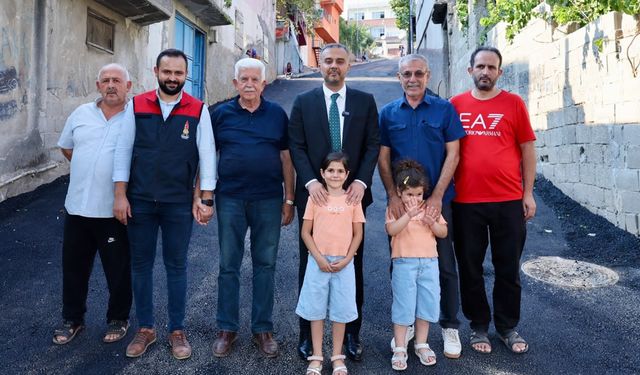 Dumlupınar Mahallesi sakinlerinden Başkan Toptaş’a asfalt teşekkürü