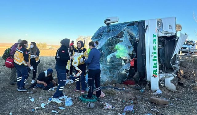 Yolcu otobüsü devrildi! Çok sayıda ölü ve yaralı var