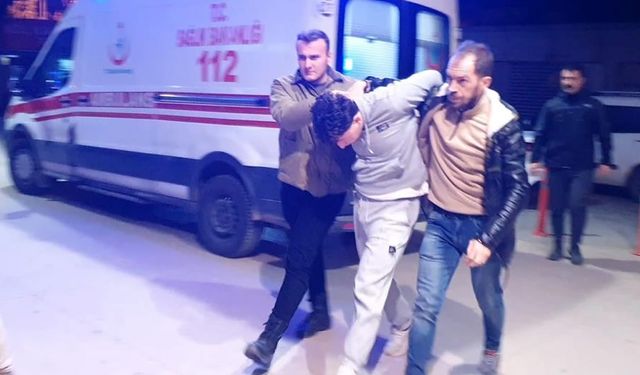 17 yaşındaki sürücü polise çarpıp 20 metre sürükledi! O anlar kameraya yansıdı