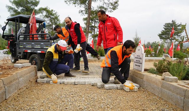 Büyükşehir, Şehir Genelinde 2 Bin 300 Mezarlıkta Seferberliğini Sürdürüyor