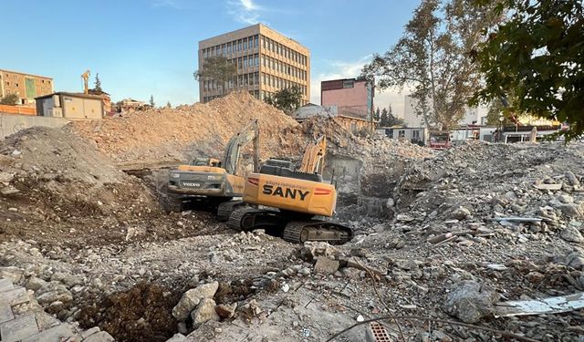 Kahramanmaraş'ta ağır hasarlı binaların yıkım oranı yüzde 98 seviyelerine ulaştı