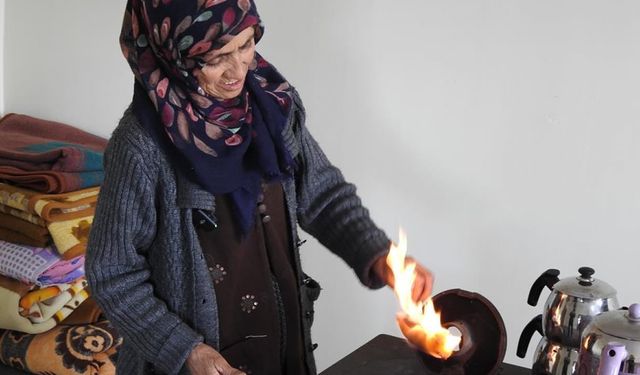 Depremzede kadının buruk hikayesi! Yeni evinde hayata tutunuyor