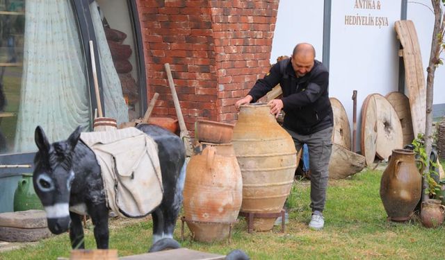 Kahramanmaraşlı Altıgöz depremde kurtarılan antika eşyaları sergiliyor