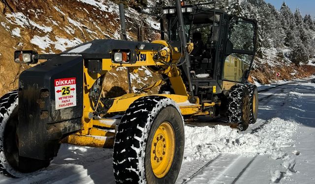 Büyükşehir, Göksun kırsalında yolları ulaşıma açık tutuyor