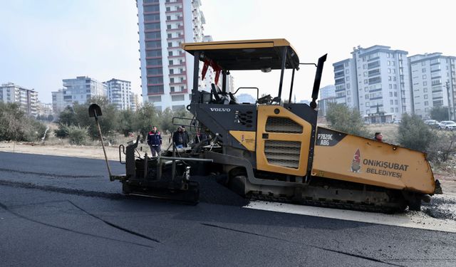 Onikişubat'ta tarihin en büyük asfalt seferberliği devam ediyor