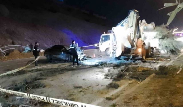 Kahramanmaraş’ta otomobil iş makinesine çarptı: 1 ölü