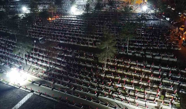 Kahramanmaraş’ta Deprem Şehitlerinin Aileleri Mezarda Dua Ettiler