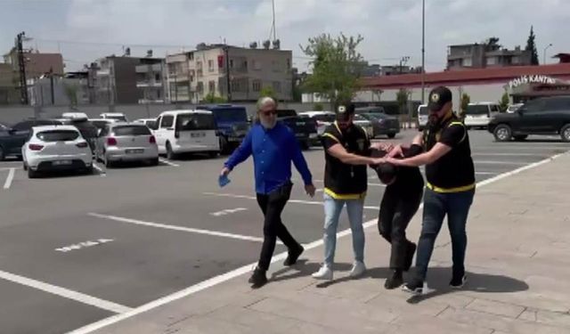 Katil Komşu Arkadaşını Öldürüp, Evi Gaz Yağı İle Yakmış