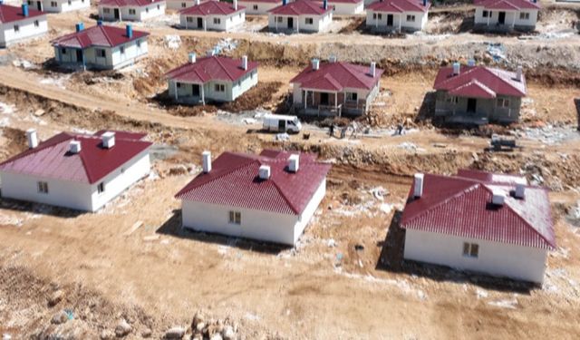 Kahramanmaraş’ta Köy Evlerinin Yapımı Sürüyor