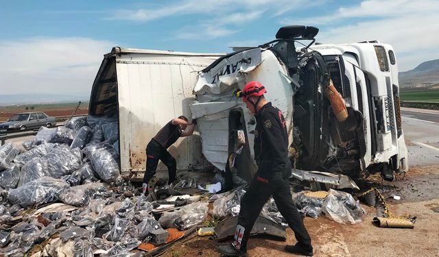 Kahramanmaraş’ta Tır Yan Yattı: 1 Yaralı