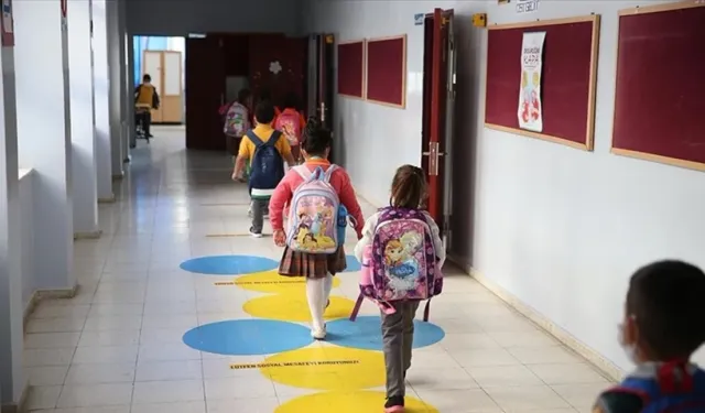 Milli Eğitim'den son dakikada kritik karar: Okul saatleri değiştirildi