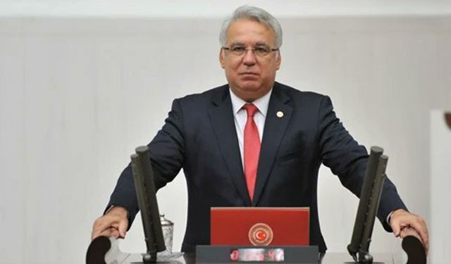 Eski AK Parti İzmir Milletvekili Hüseyin Kocabıyık gözaltına alındı.