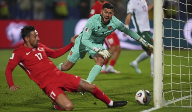 Fenerbahçe'de İrfan Can Kahveci ve Cenk Tosun'un neden kadro dışı kaldığı belli oldu