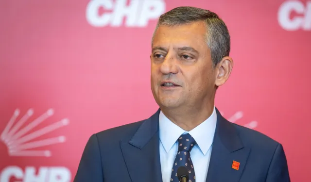 Özgür Özel'e memleketinde şok istifa! CHP'den ayrıldılar