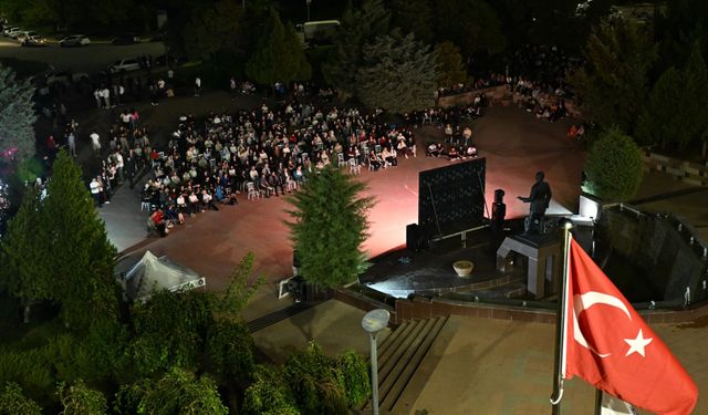 KSÜ’de açık hava sinema keyfi: Öğrenciler ve akademisyenler bir arada