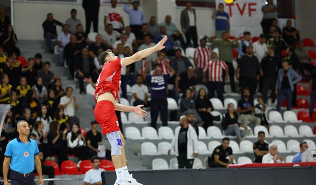 Onikişubat Belediyespor Voleybol Takımı Evinde Galibiyetle Başladı
