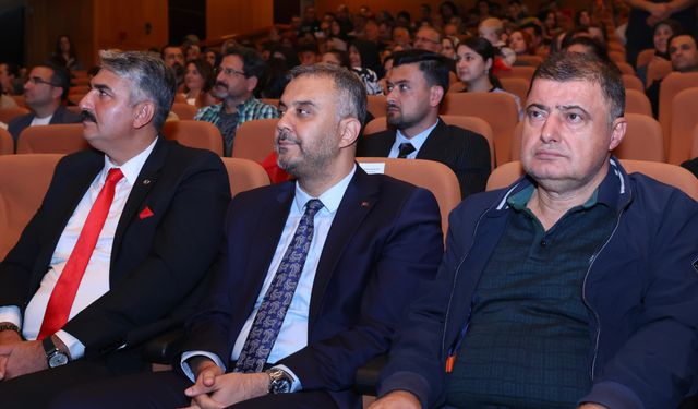 Onikişubat Belediyesi’nin Kahramanlık Türküleriyle Cumhuriyet Konseri’ne yoğun ilgi