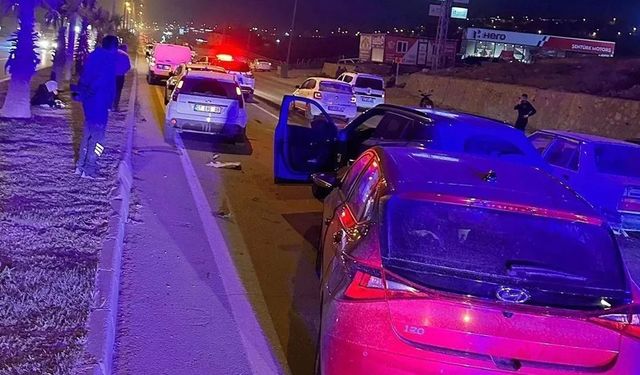 5 Araçlık kaza trafiği felç etti