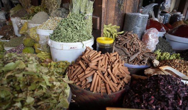 Halk çareyi kış çayında buldu: Kapalı çarşı’da şifa kuyruğu