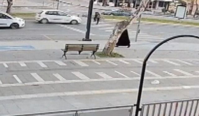 Kahramanmaraş’ta yaya geçidinde feci kaza kamerada!