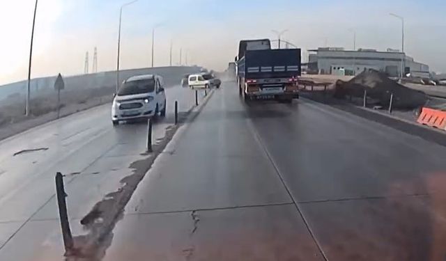 Araç sollamak isterken tırın önünde kaldı, feci kaza: 6 yaralı