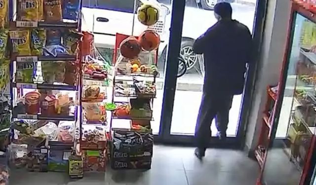 Kapıyı fark etmeyince kafasıyla camı kırdı!