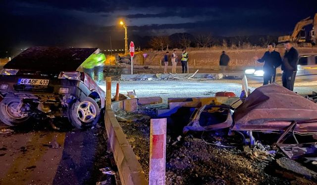 Kahramanmaraş'ta kazada Fiat Tofaş ikiye ayrıldı: 2 yaralı