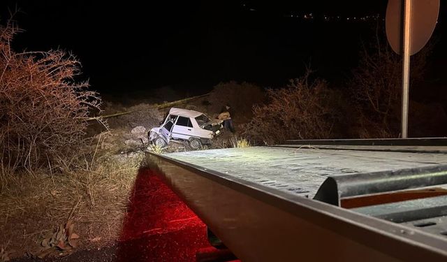 Kahramanmaraş'ta otomobil kayalıklara çarptı! Uzman çavuş ve eşi hayatını kaybetti