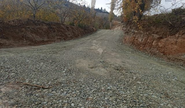 Bulanık Mahallesi’nde kışa hazırlık hızlandı: Yol çalışmaları aralıksız sürüyor